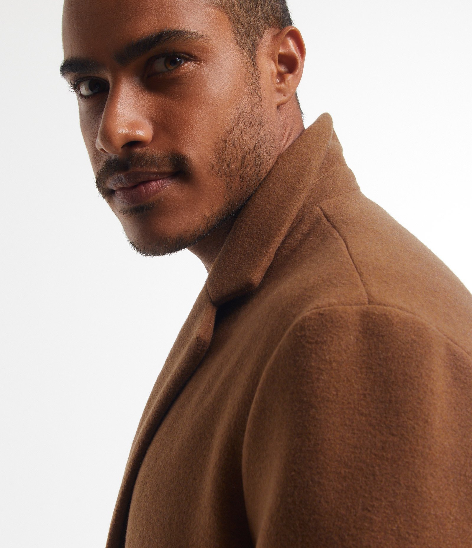 Casaco Alongado em Polivelour com Botões e Bolsos Marrom Claro 6