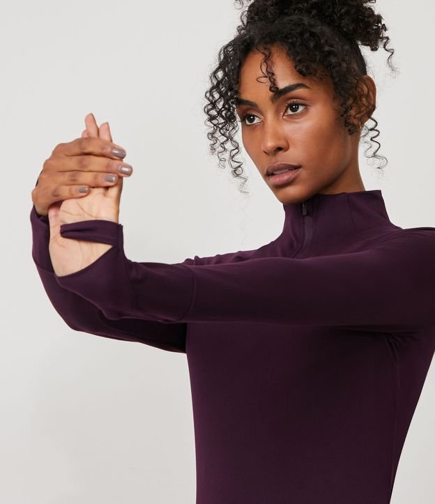 Camiseta Esportiva com Manga Raglan e Gola com Zíper