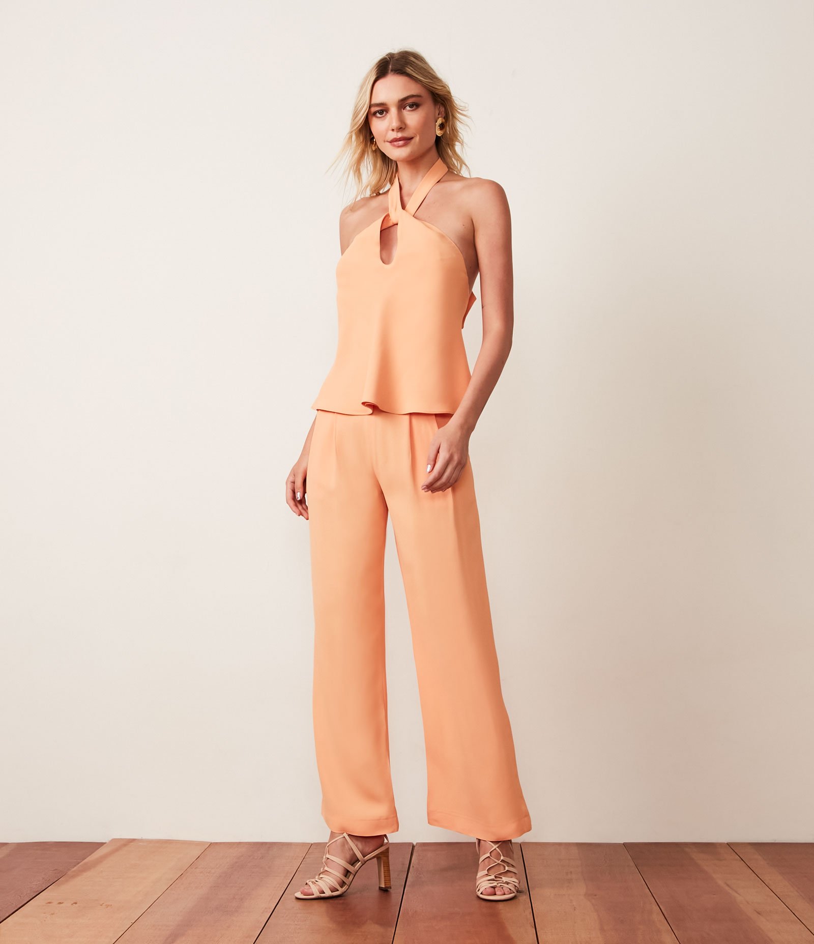 Blusa em Crepe Frente Única com Gola Halter Laranja 2