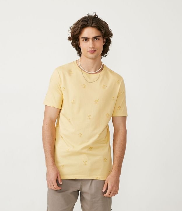 Camiseta em Algodão com Estampa de Coqueiros - Cor: Amarelo - Tamanho: PP