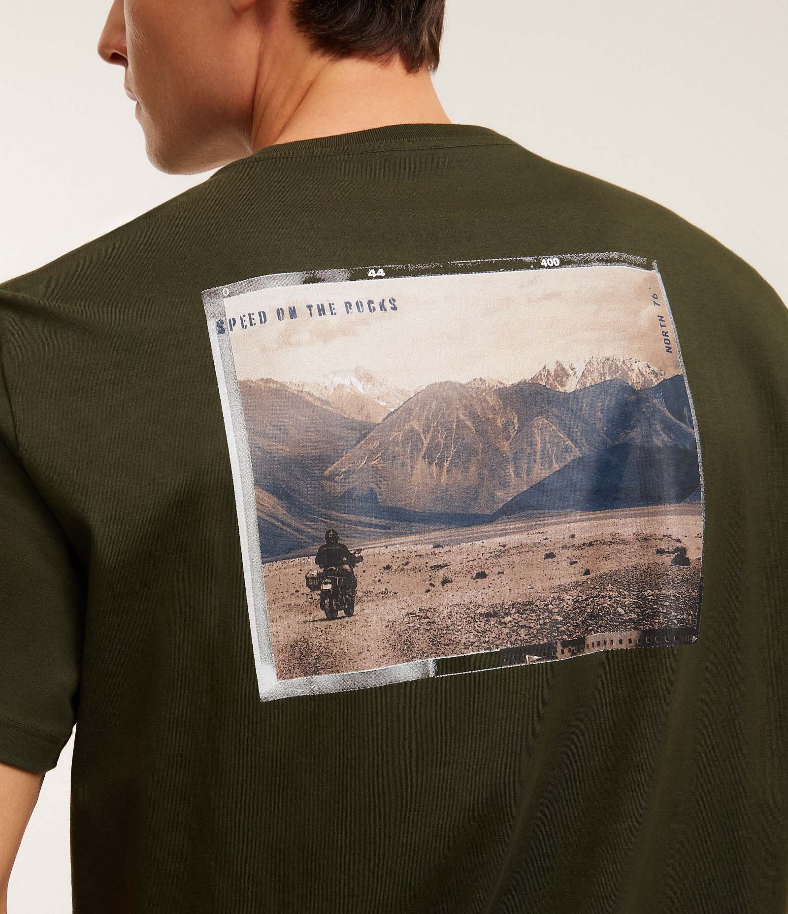 Camiseta Comfort em Algodão com Estampa Speed On The Rocks Verde 3