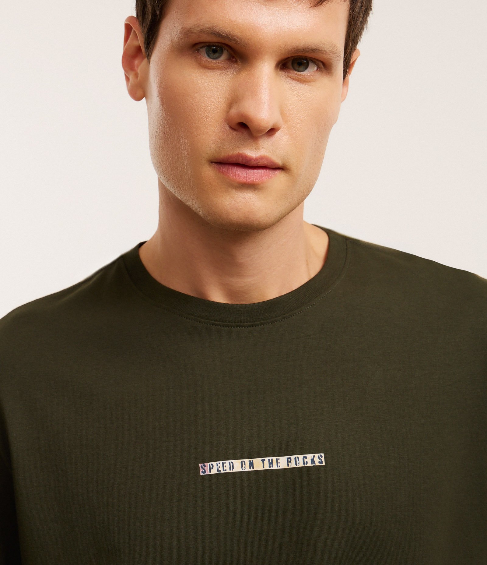 Camiseta Comfort em Algodão com Estampa Speed On The Rocks Verde 4