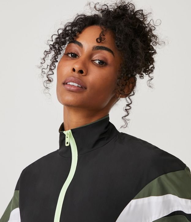 Campera Corta Vento Deportiva con Cuello Alto y Cremallera Frontal Negro 4
