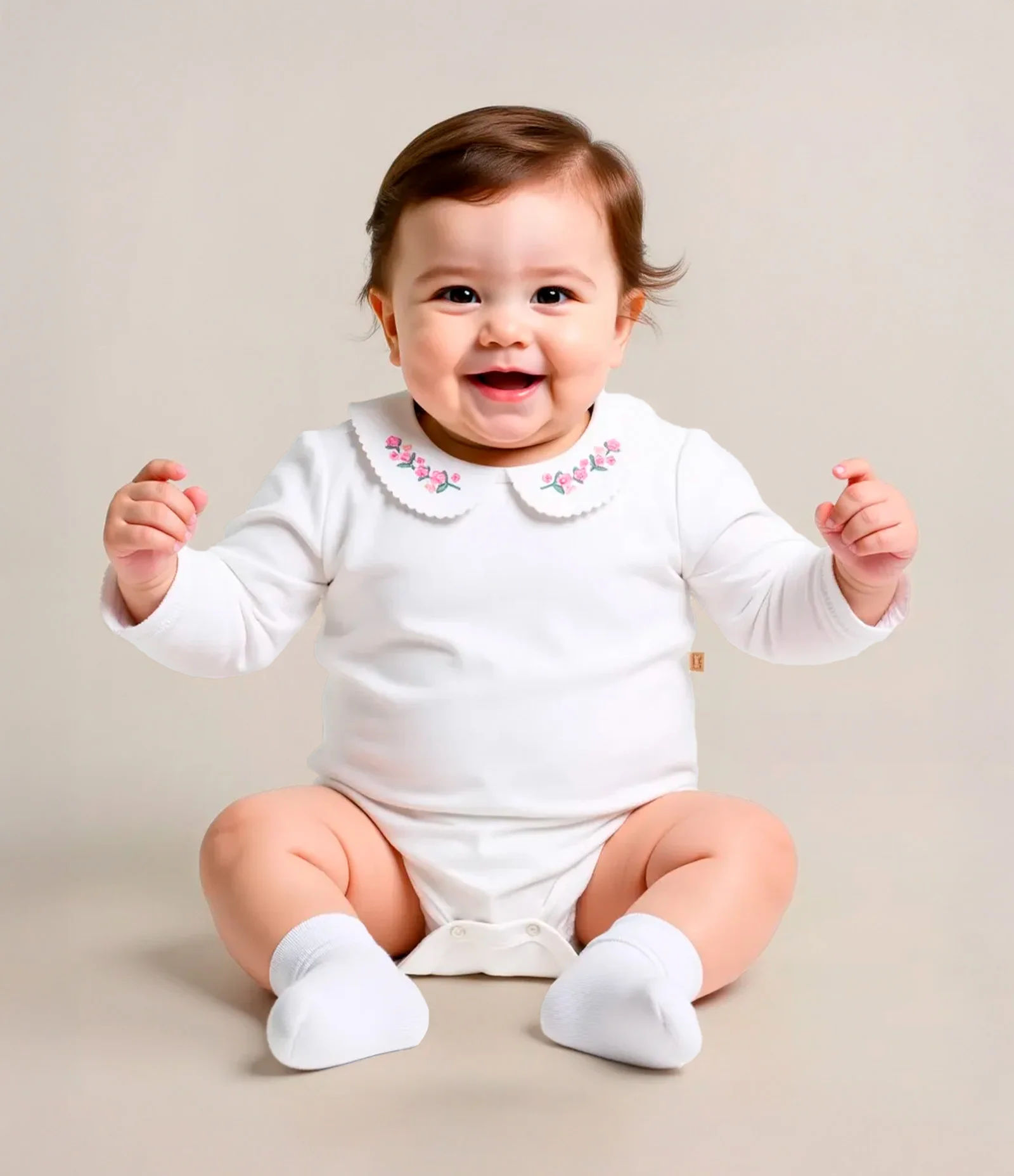 Body Infantil em Suedine com Bordado de Flor na Gola Boneca - Tam RN a 24 meses Branco Neve 1