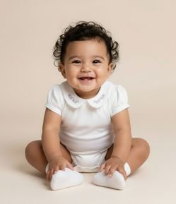 Body Infantil em Suedine com Gola Boneca e Bordado de Flores - Tam RN a 18 Meses