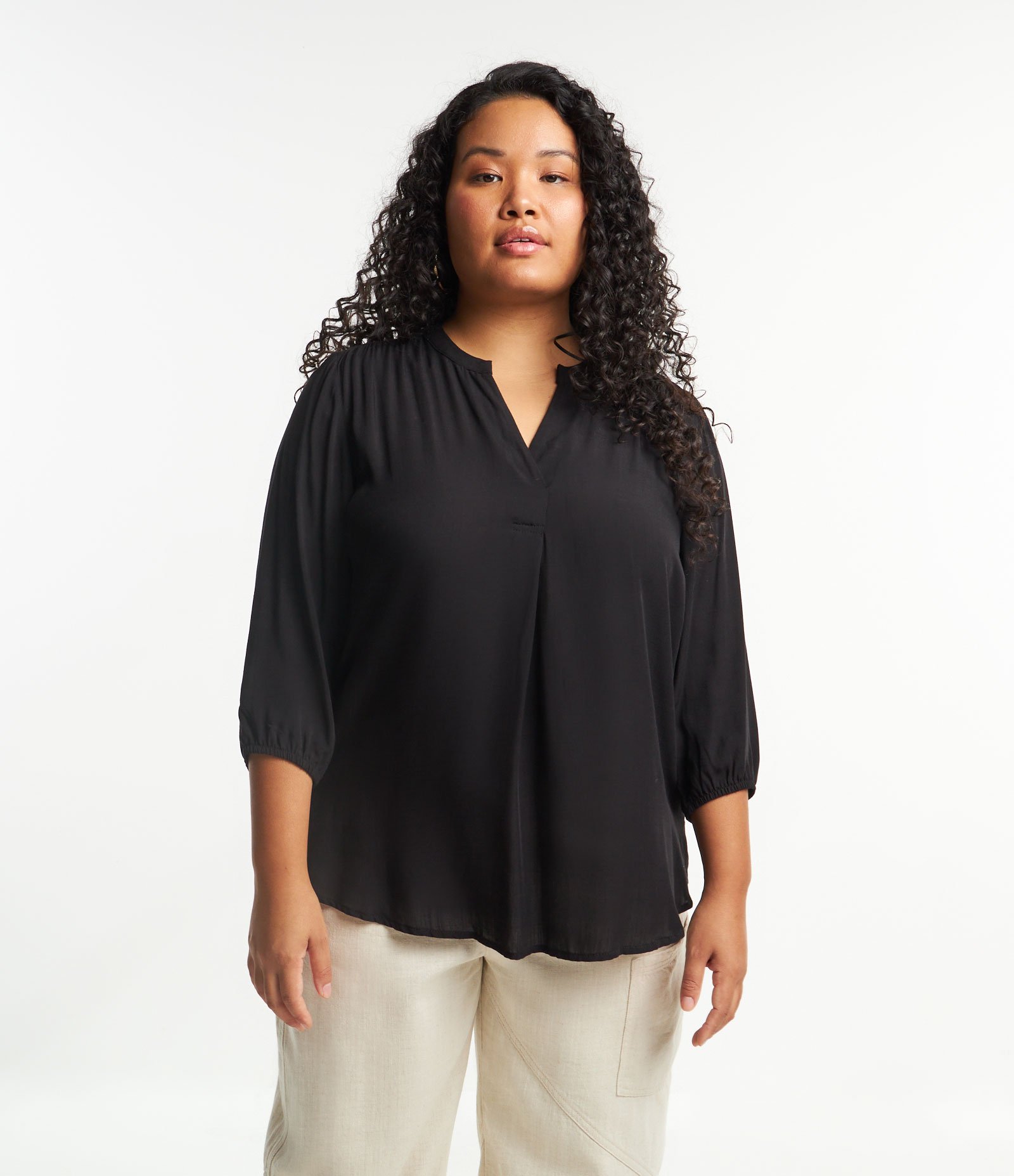 Blusa em Viscose com Manga 3/4 Curve & Plus Size Preto 1