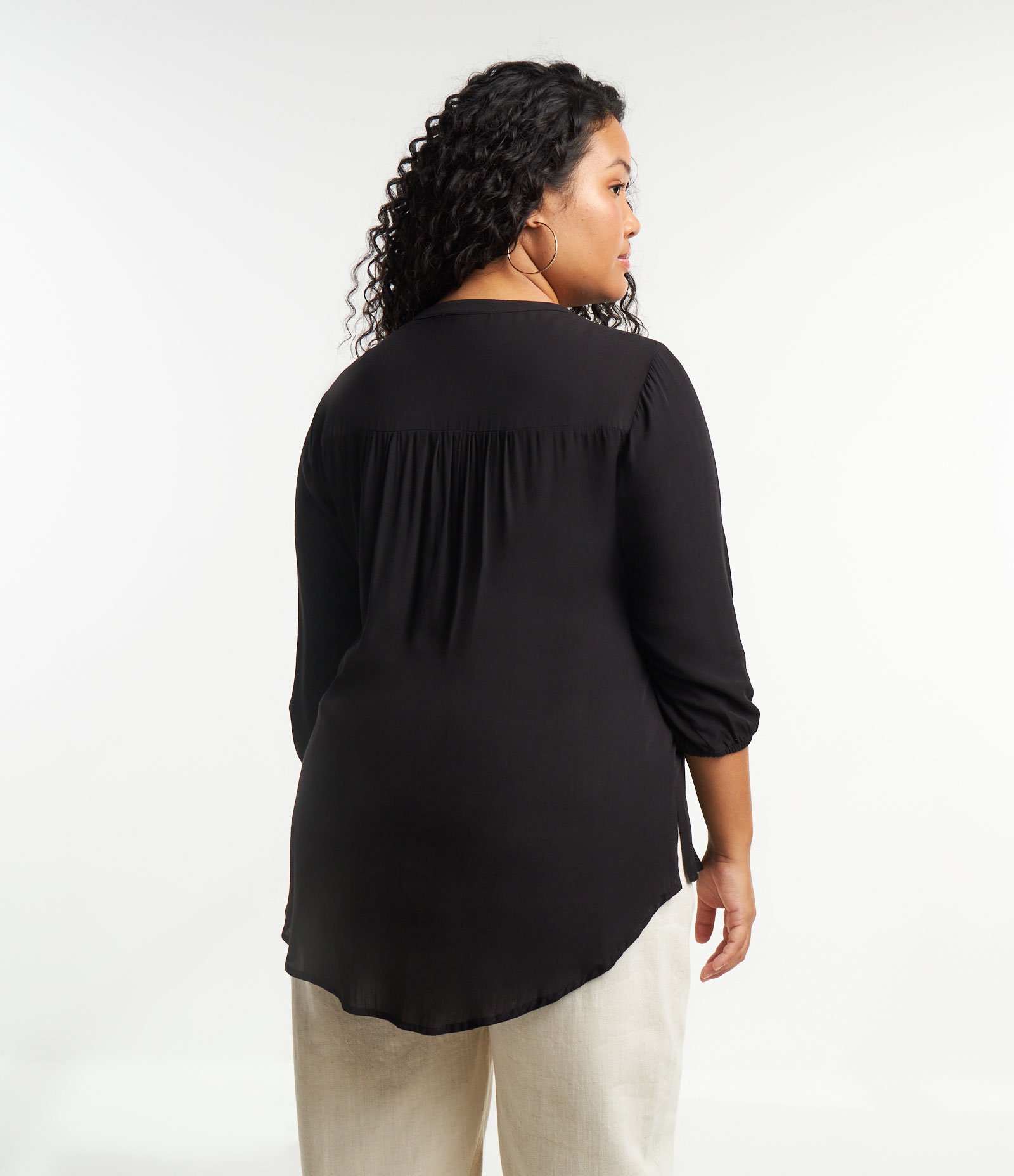 Blusa em Viscose com Manga 3/4 Curve & Plus Size Preto 3