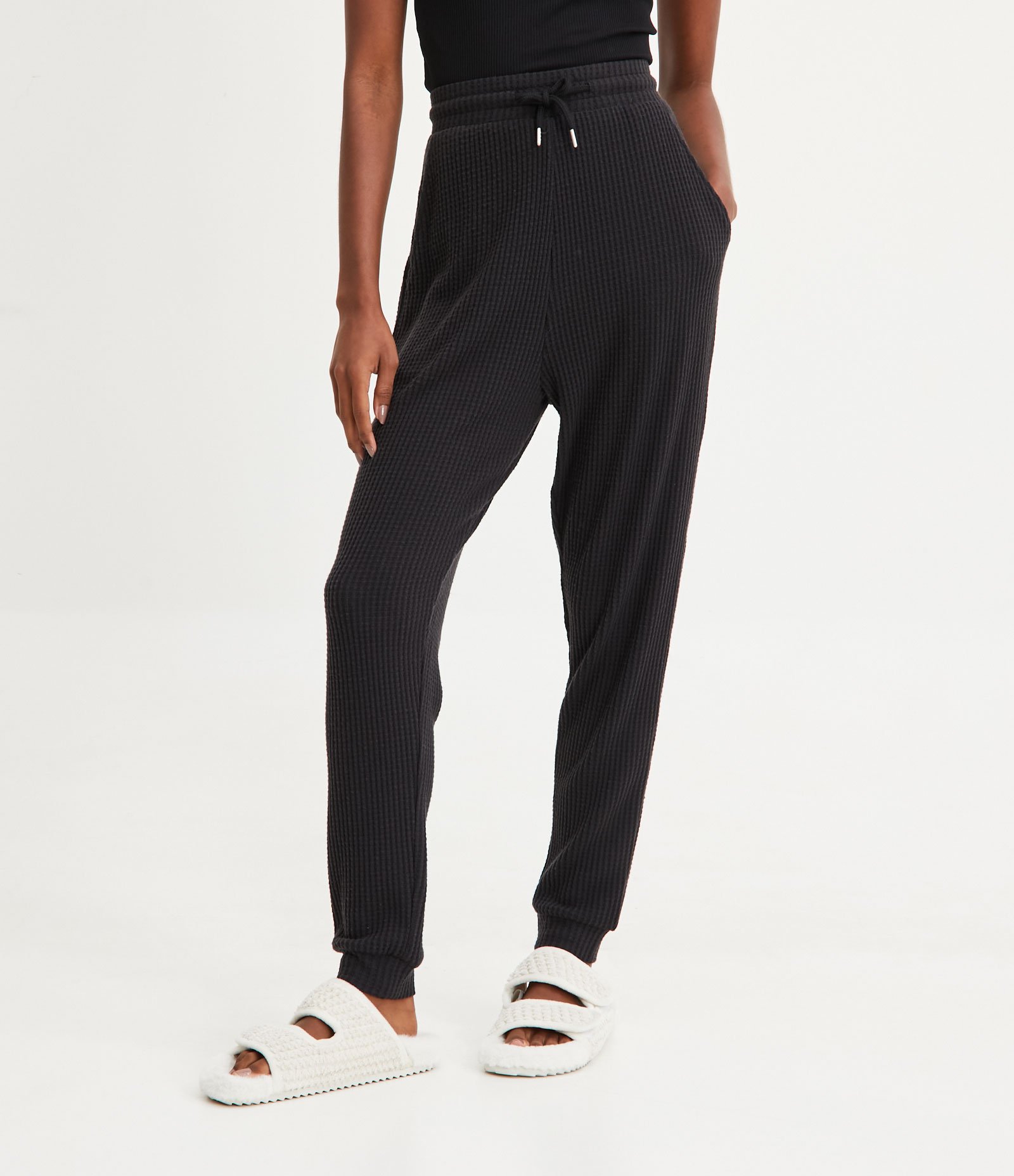 Calça de Pijama Jogger em Tricô com Textura e Amarração no Cós Preto 2