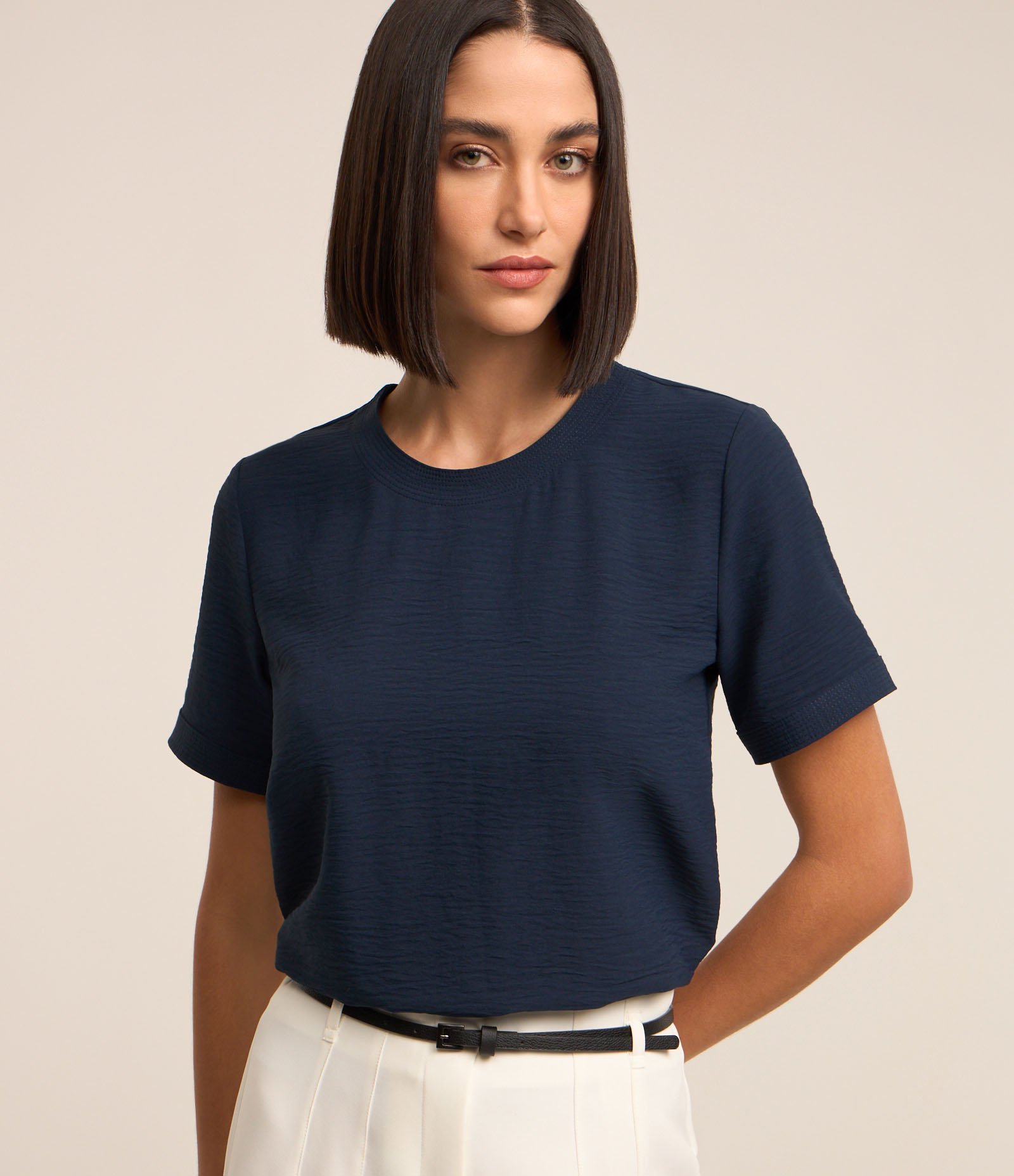 Blusa com Abertura nas Costas e Detalhes Pespontados 1
