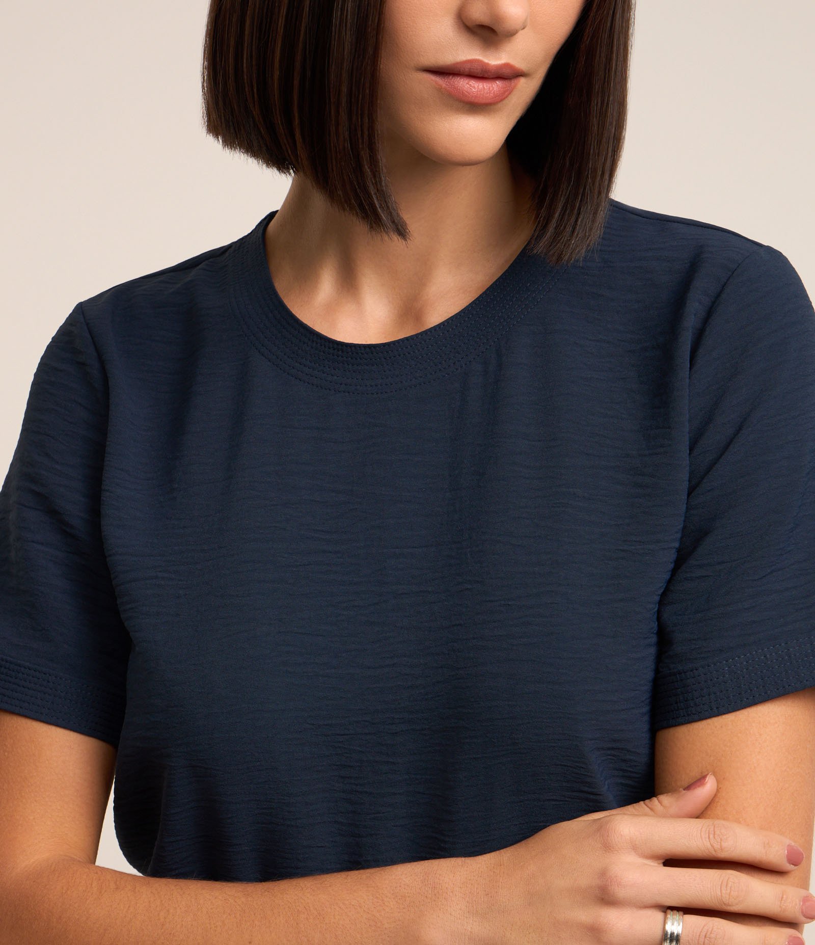 Blusa com Abertura nas Costas e Detalhes Pespontados 5