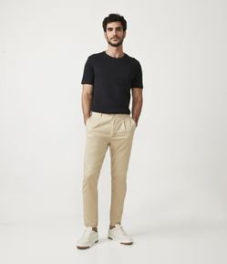 Calça Slim em Sarja com Pregas