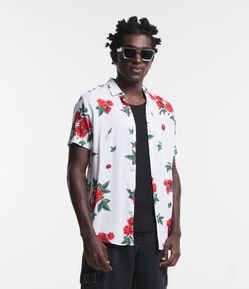 Camisa Regular em Viscose com Estampa Floral de Rosas
