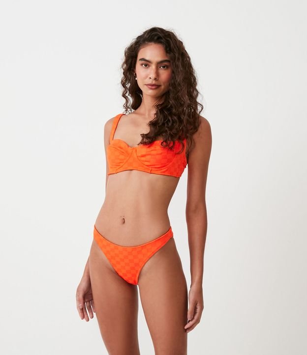 Bikini Bombacha Básica en Poliamida con Estampado Cuadrillé Texturizada Naranja 2