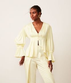 Blusa em Viscose com Manga Bufante com Punho Diferenciado