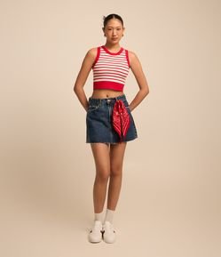Saia Curta Cintura Alta em Jeans com Bolsos e Barra a Fio