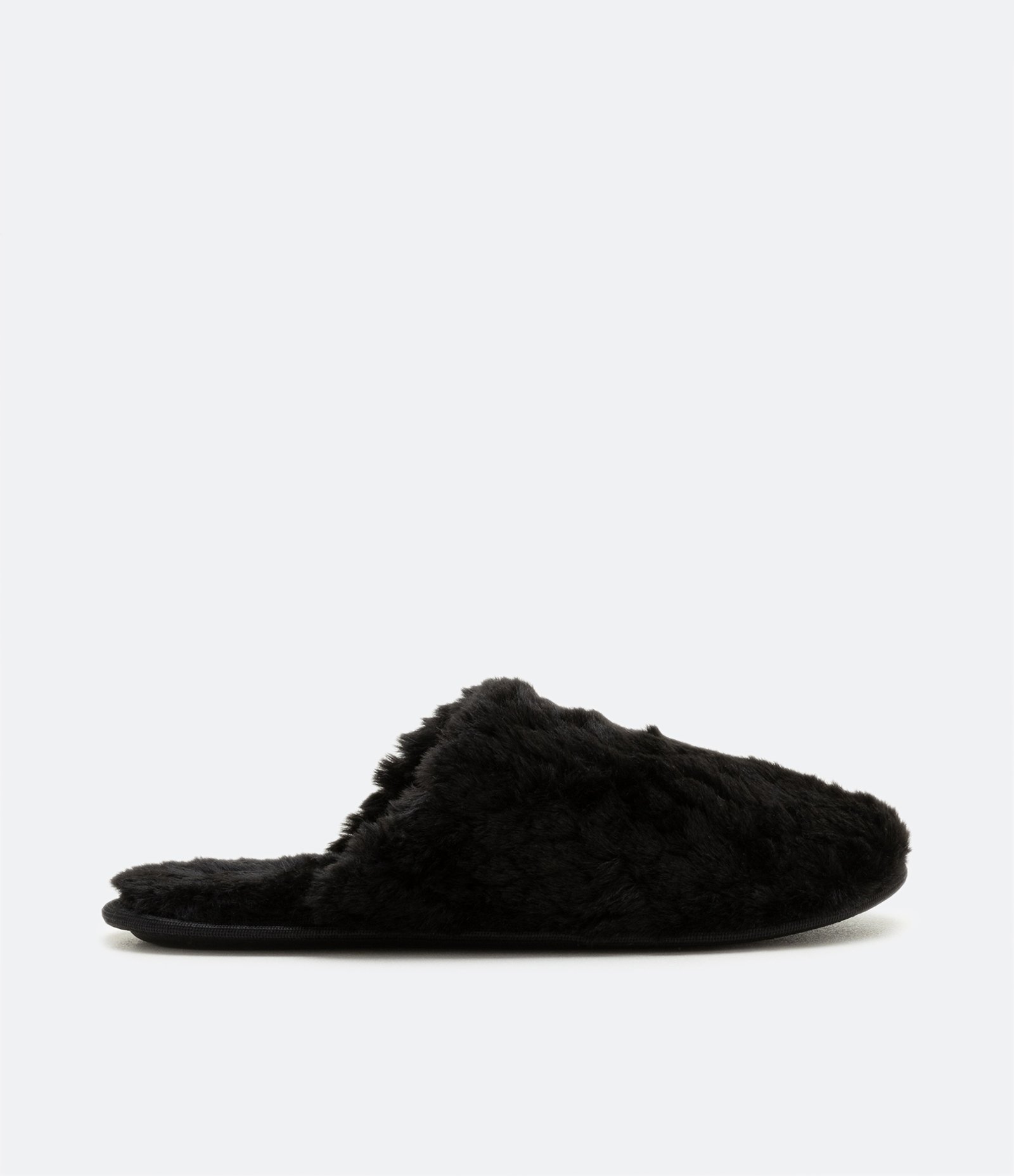 Pantufa Fechada com Pelinhos em Escamas Preto 1