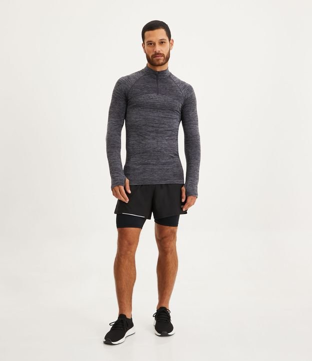 Remera Deportiva con Cremallera en el Cuello y Recortes Texturizados Gris 2