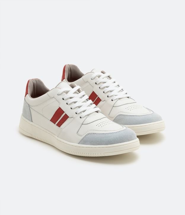 Tênis Street Cano Baixo com Recortes e Listras