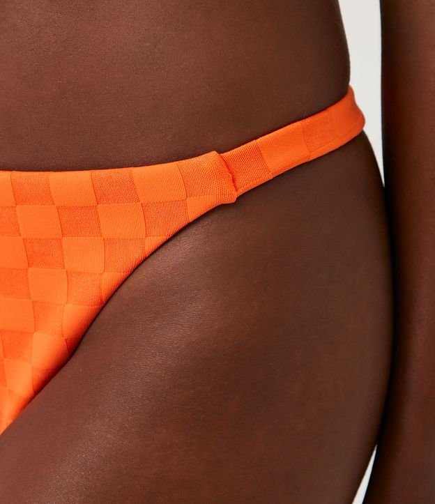 Bikini Bombacha Colaless en Poliamida con Estampado Cuadrillé Texturizada Naranja 4
