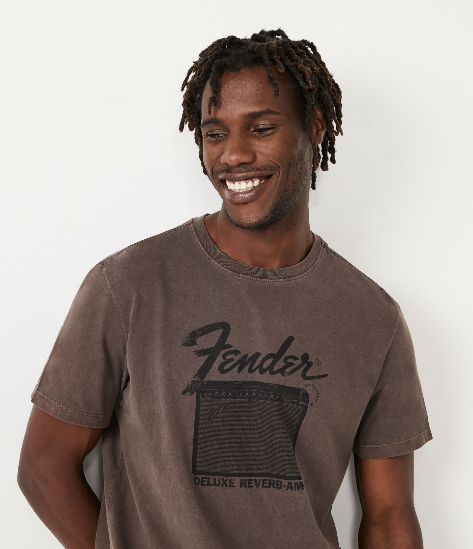 Camiseta Comfort em Algodão com Estampa Fender Amplificador Marrom 4