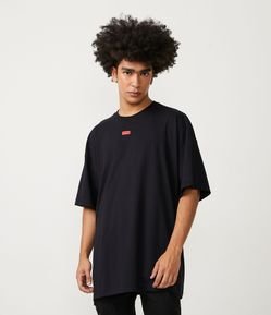 Camiseta Loose em Meia Malha com Etiqueta Frontal
