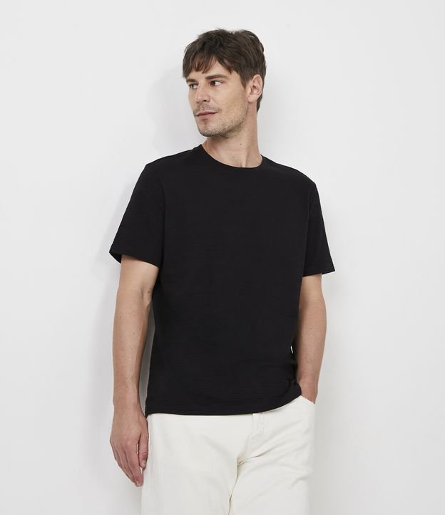 Remera Regular en Algodón Peruano con Textura y Manga Corta Negro 1