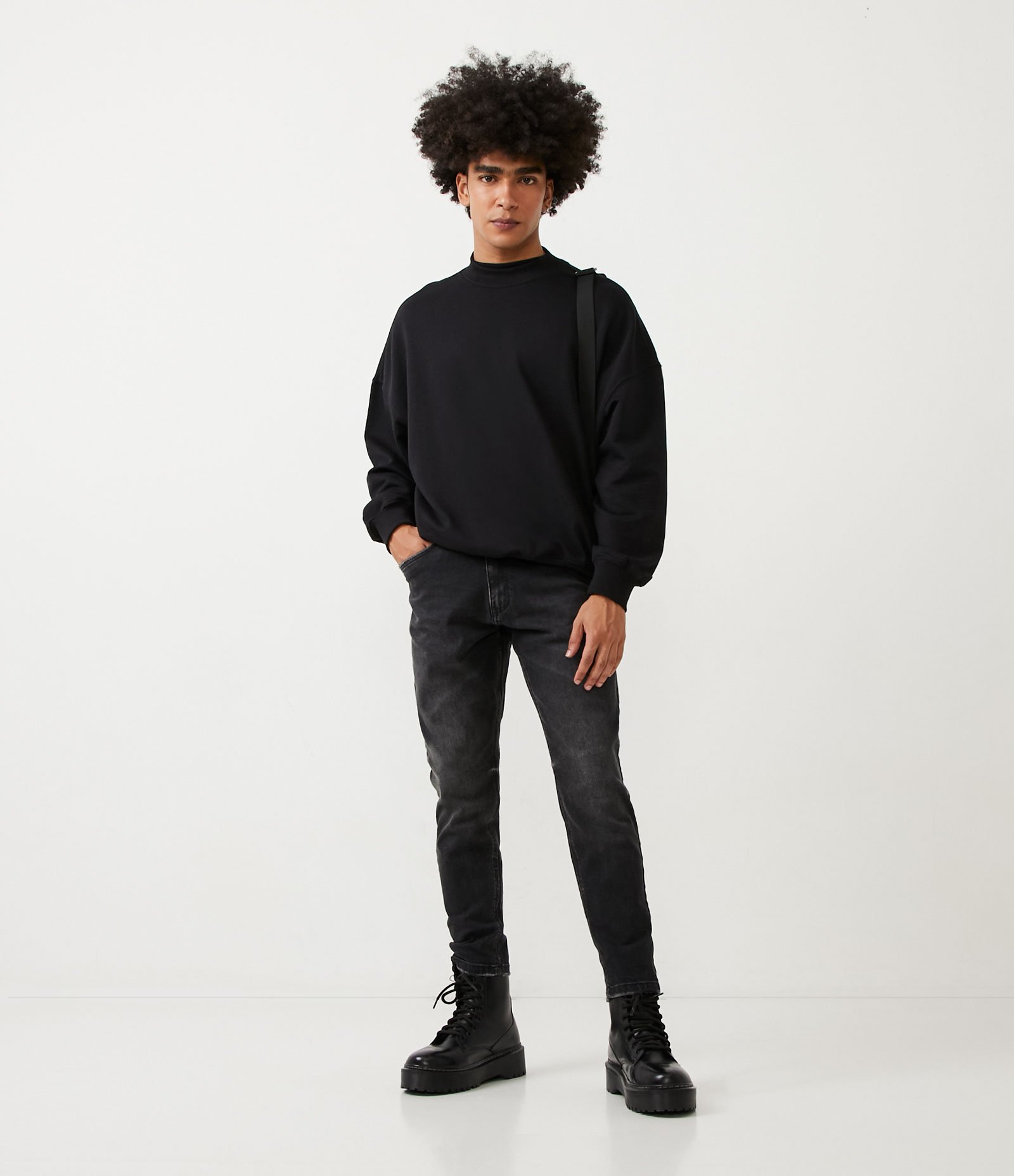 Calça Slim em Jeans com Bolsos e Pesponto Preto 1