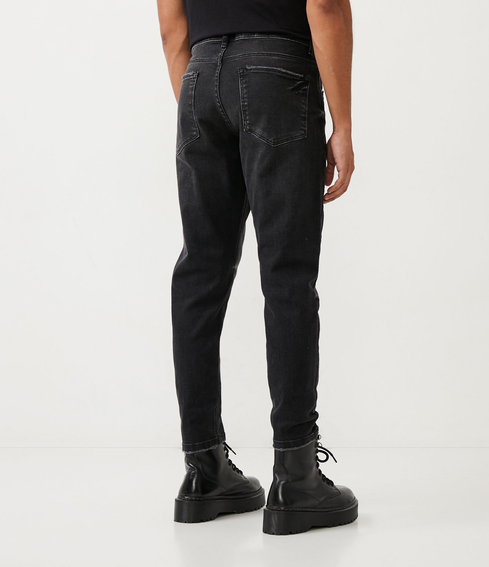 Calça Slim em Jeans com Bolsos e Pesponto Preto 3