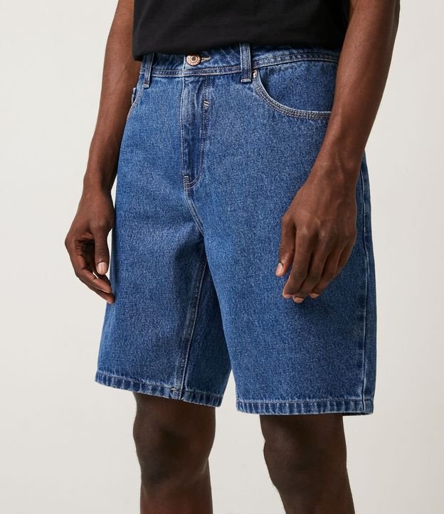 Bermuda Reta Loose Jeans com Bolsos Azul 2
