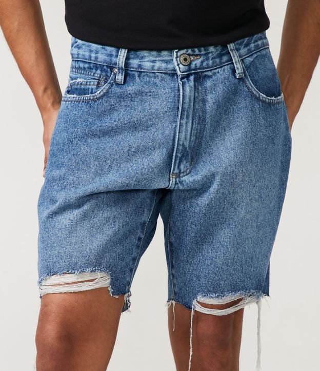 Bermuda Slim Jeans con Desgastes y Barra a Hilo Azul 2