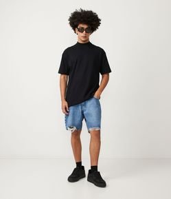 Bermuda Slim Jeans com Puídos e Barra a Fio