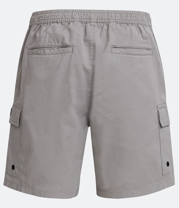 Bermuda Cargo en Sarga con Cintura Elástica y Bolsillos Gris 7
