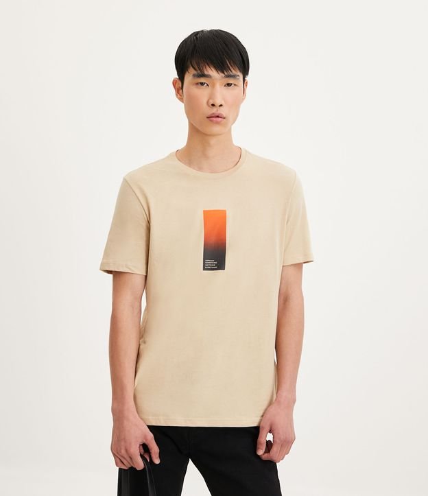 Camiseta Slim em Algodão com Estampa de Retângulo Degradê - Cor: Bege - Tamanho: P