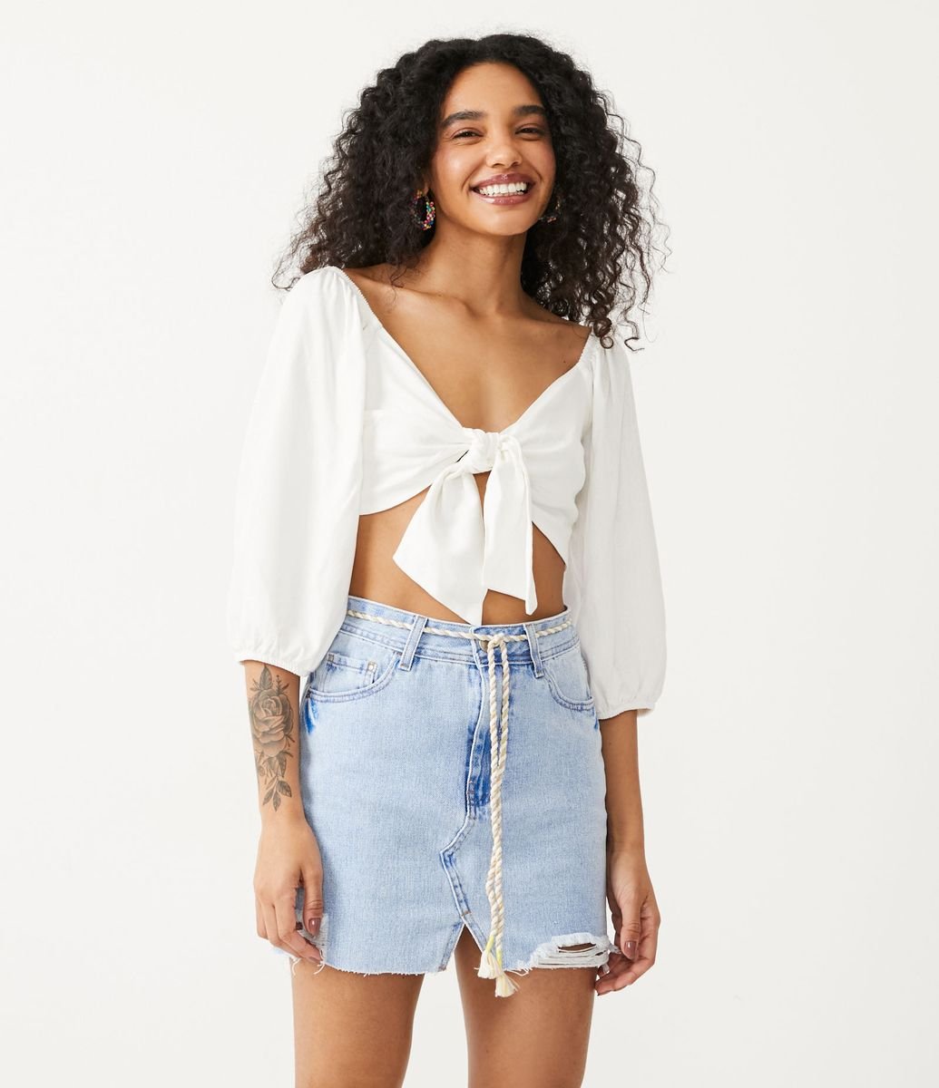 Blusa Cropped em Linho com Manga Bufante e Estampa Xadrez Bege