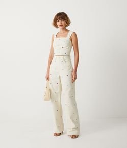 Calça Wide Leg em Sarja com Bordado Coração