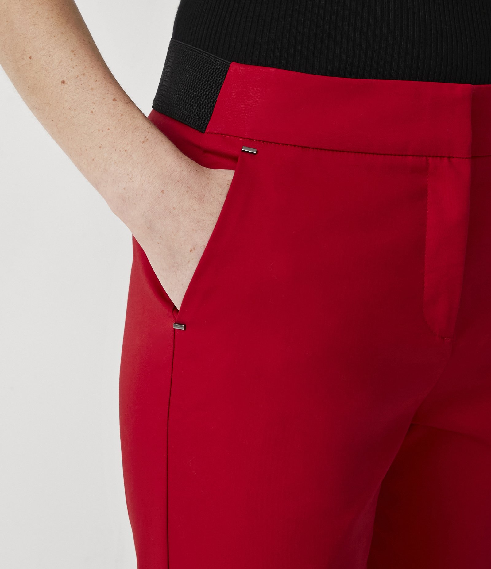 Calça Cigarrete em Algodão com Bolsos Vermelho 4