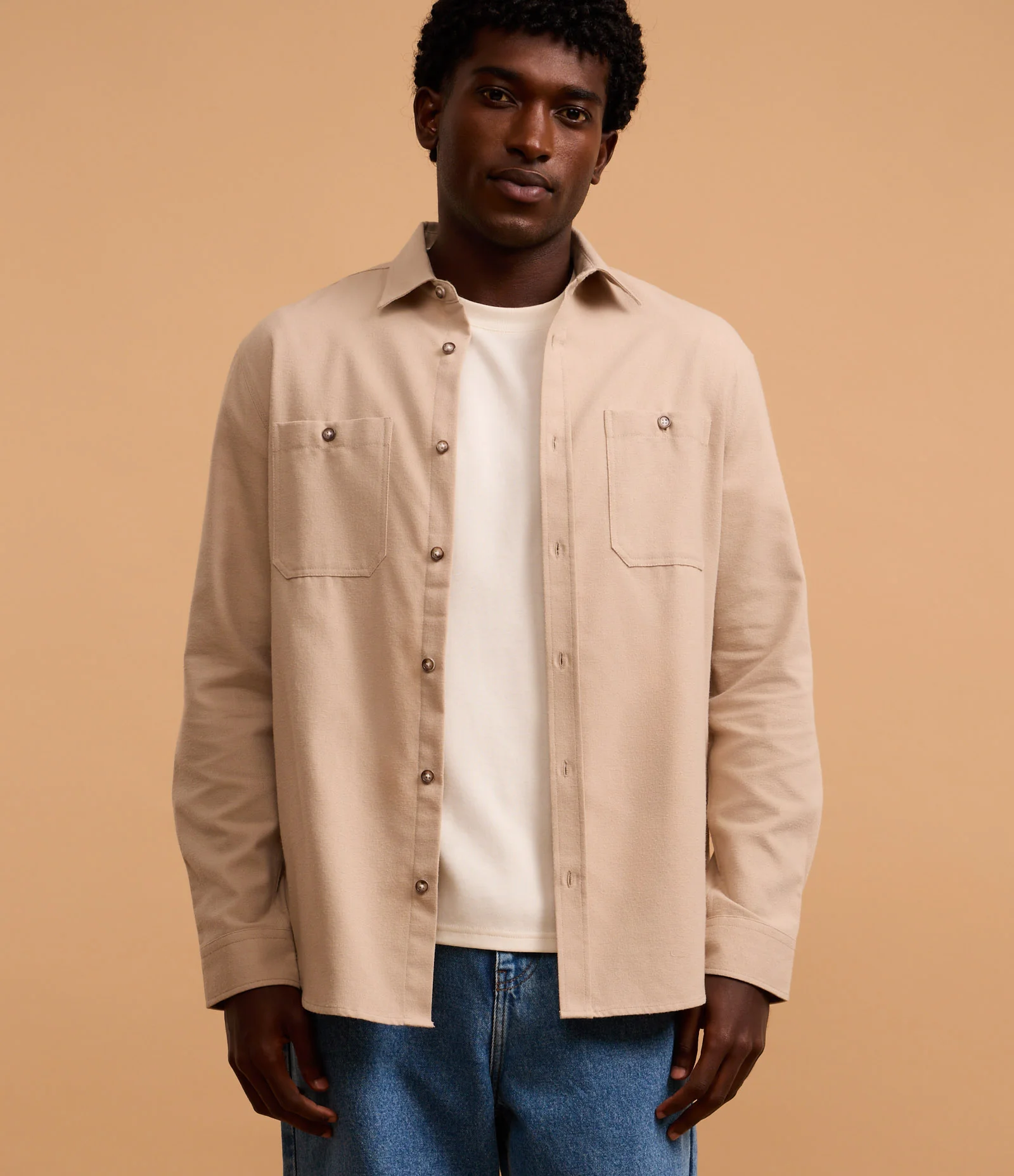 Camisa Regular em Flanela com 02 Bolsos Cinza Claro 1