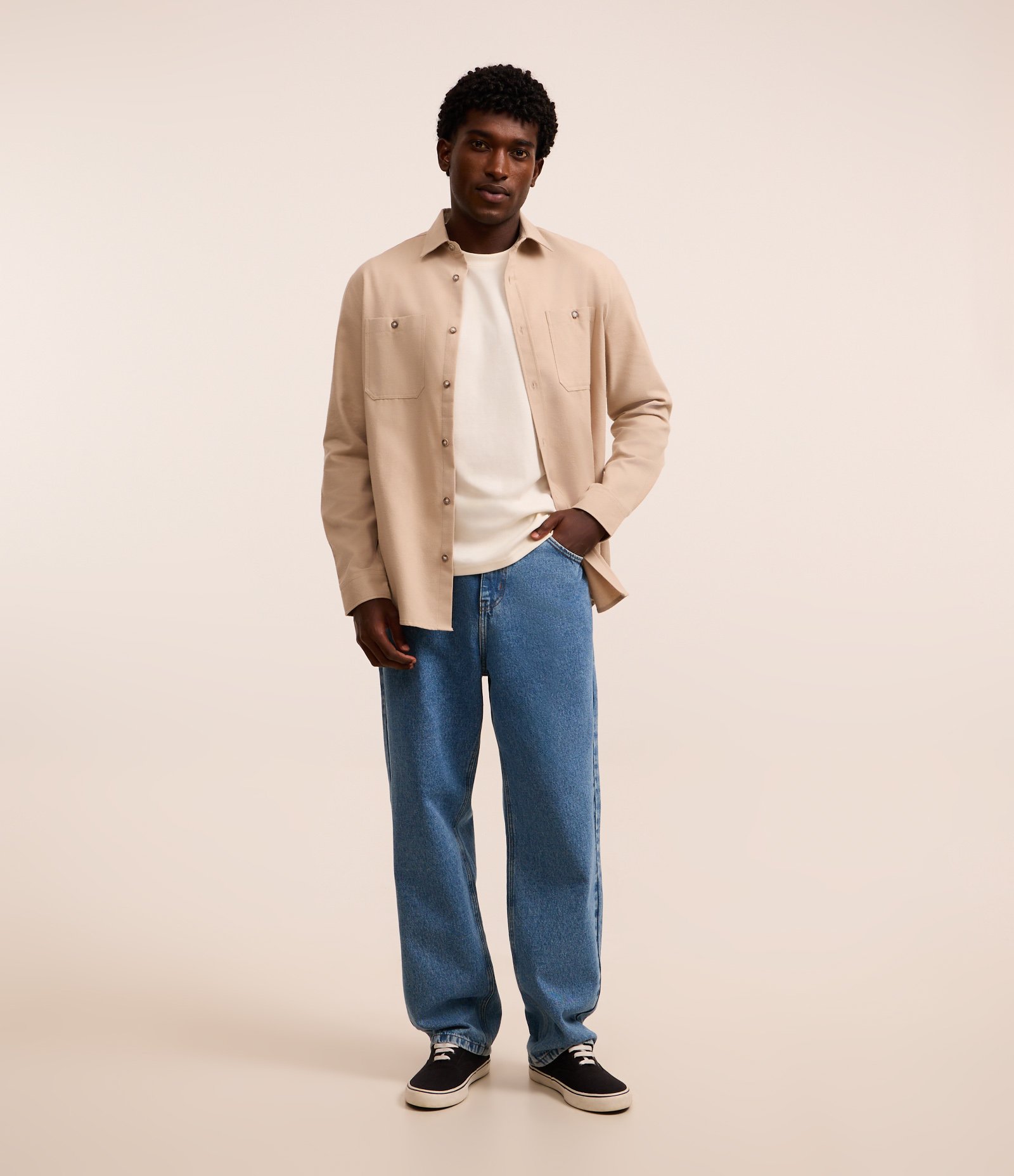 Camisa Regular em Flanela com 02 Bolsos Cinza Claro 4