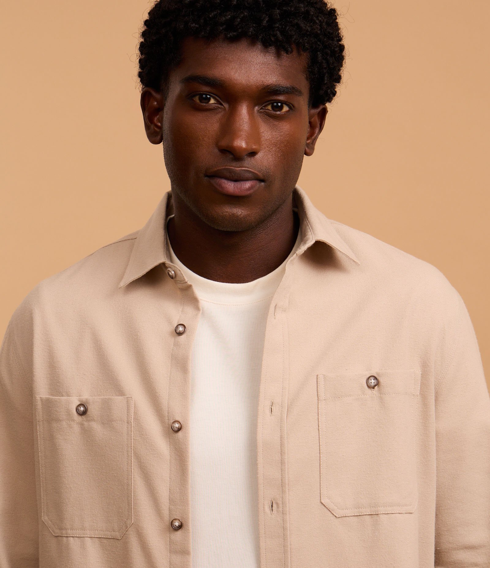 Camisa Regular em Flanela com 02 Bolsos Cinza Claro 5