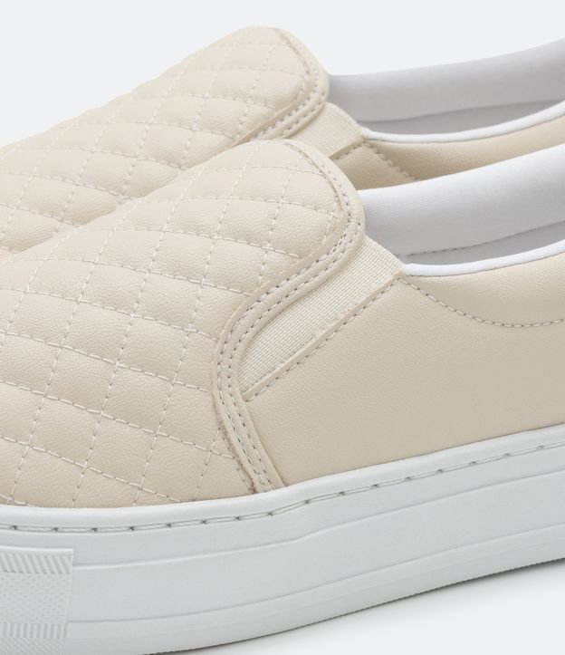 Championes Slip On con Textura Capitoneada Beige 3