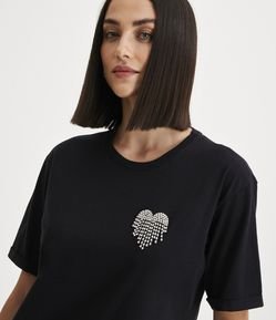 Blusa em Algodão com Manga Dobrada e Coração de Strass Aplicado
