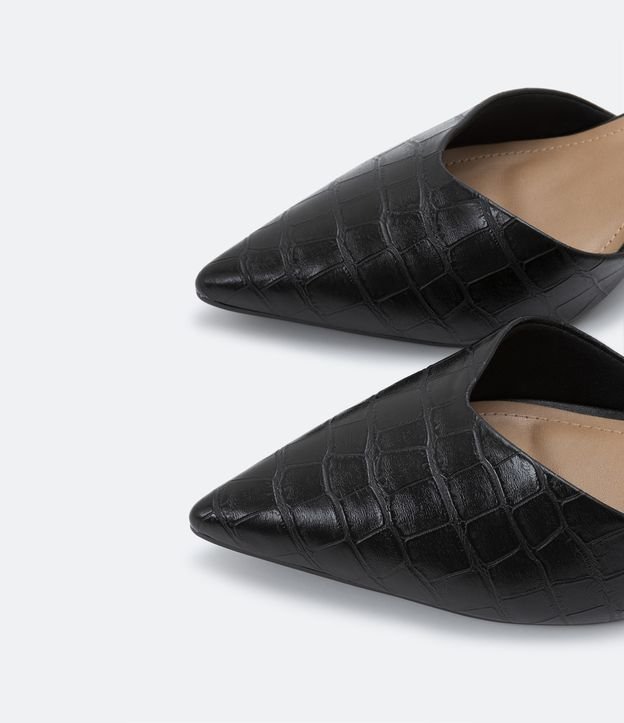 Zapato con Lazo Tacón Fino Bajo y Textura Croco Negro 2