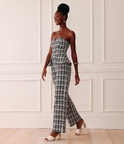 Macacão Tomara que Caia em Tweed com Peplum