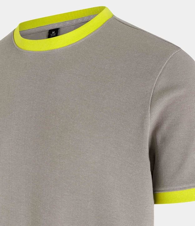 Camiseta Slim em Algodão com Textura e Detalhes Contrastantes Cinza 3