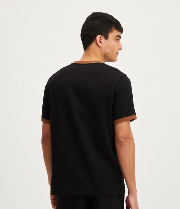 Camiseta Slim em Algodão com Textura e Detalhes Contrastantes Preto 4