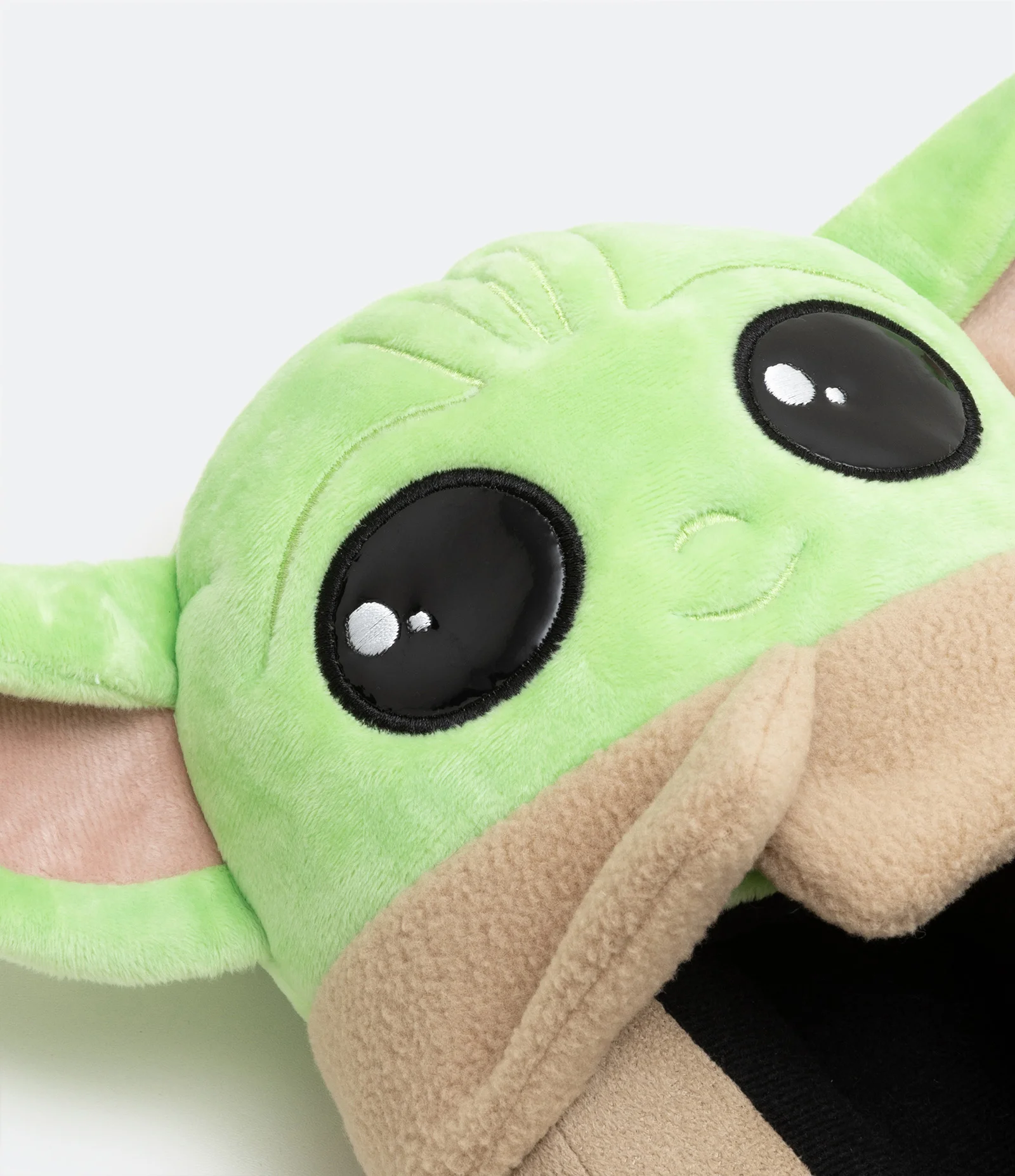 Pantufa Fechada com Estampa 3D do Baby Yoda Marrom 5