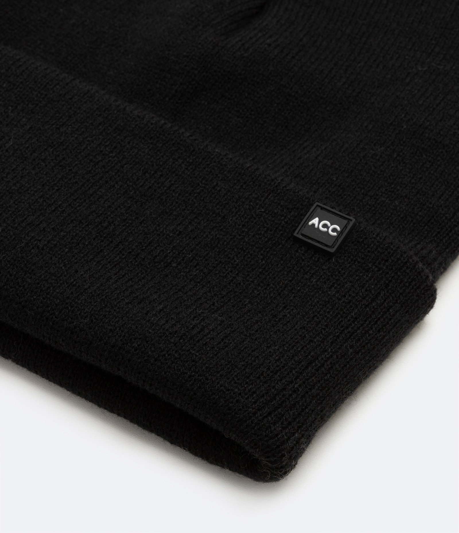 Gorro com Dobra e Etiqueta Aplicada Preto 2