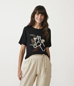 Blusa em Viscose com Girafa Bordada