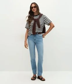 Calça Slim em Jeans com Fenda na Barra