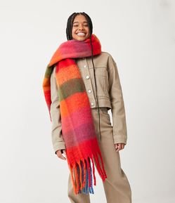 Cachecol com Franja e Estampa Xadrez Quadriculado